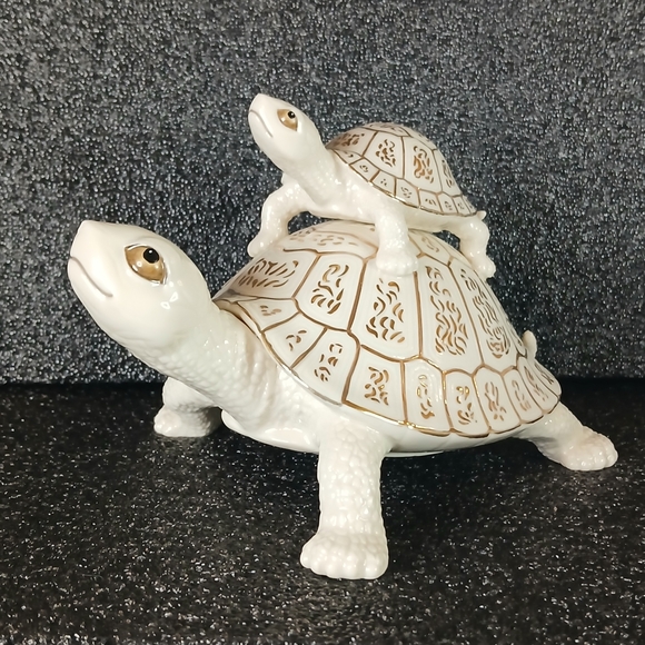 LENOX Woodland Turtle Figurine - White and Gold - Picture 8 of 8